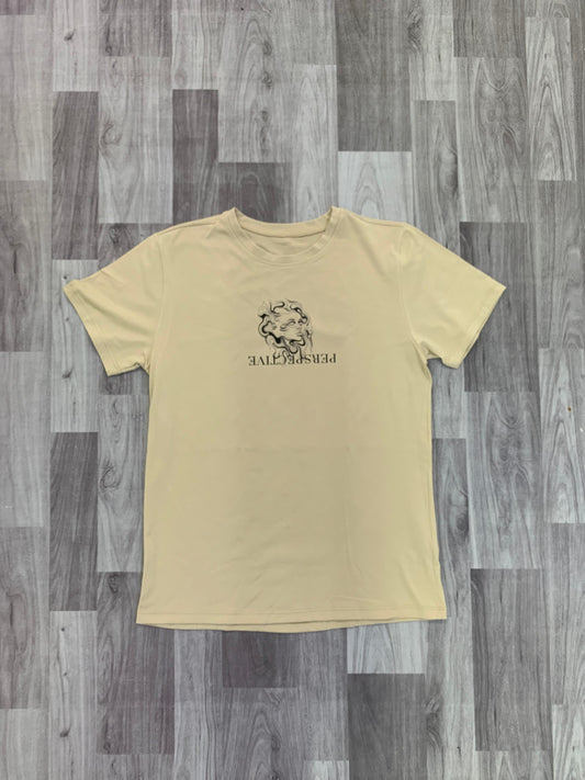 Camiseta con diseño de perspectiva doble estampado